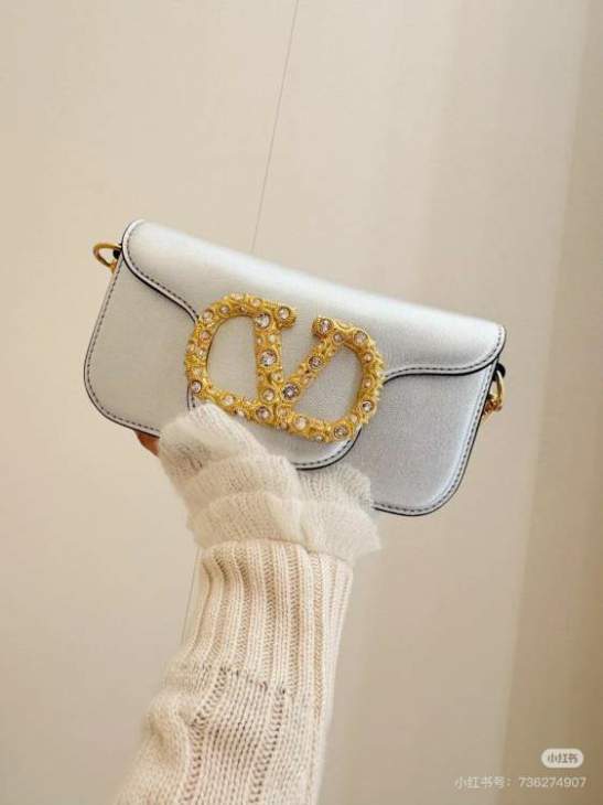 Picture of Valentino Handbags _SKUfw208748141fw